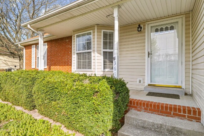 Foto del edificio - Charming 3-Bedroom Home with 2 Full Baths Ranch, Fenced in backyard with Storage Shed - Your Perf...