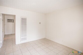 Building Photo - 1239 N LBJ Dr
