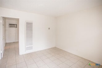 Building Photo - 1239 N LBJ Dr