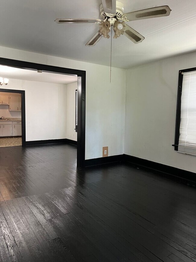 1413 Wellesley Ave Unit 1415, Steubenville, OH 43952 Room for Rent in