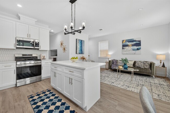 Foto del edificio - 5027 Willow Glen Dr