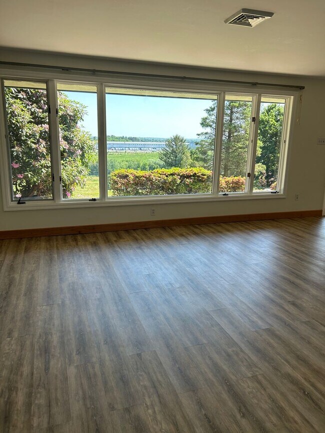 Foto del edificio - 3 Bedroom House on Harrisburg Pike
