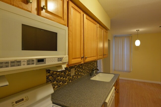 Building Photo - 18 Shrewsbury Green Dr