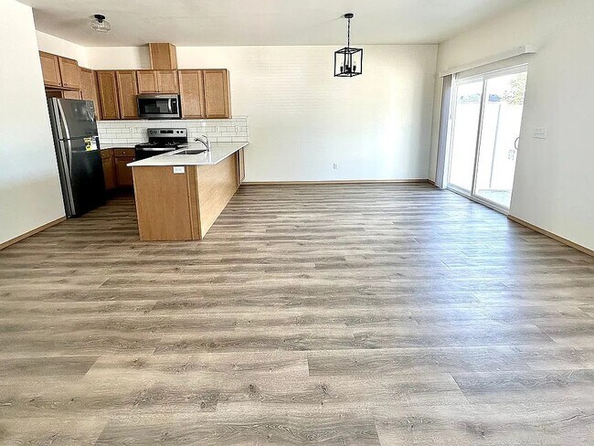 Building Photo - 4412 Alpine Way