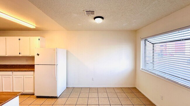 Foto del edificio - 6217 Yerba Ln