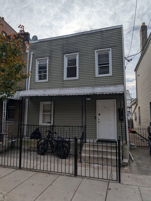 Foto principal - 719 28th St