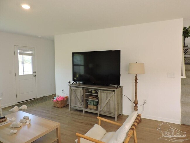 Foto del edificio - 4664 Carlstrom Ln