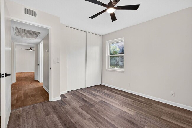 Foto del edificio - Move-In Ready 2BR Condo | Pool Access & Water Included