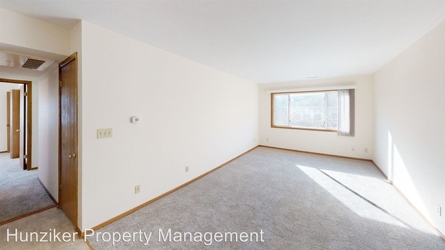 Building Photo - 908 Douglas Ave