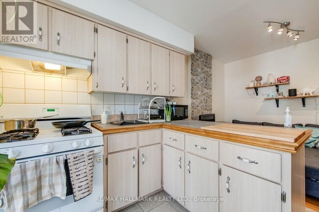 Photo du bâtiment - 96 Hertle Ave