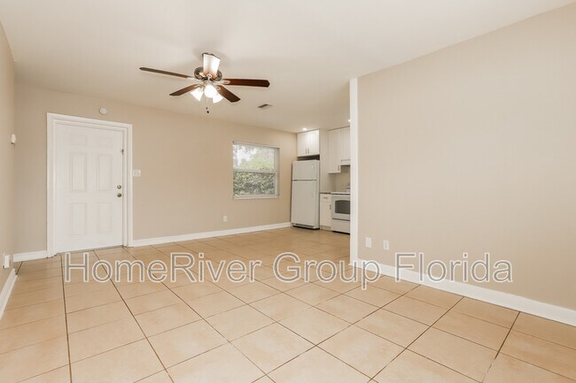 Foto del edificio - 779 Lynndale St N