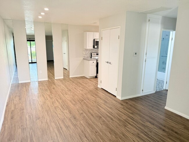 Building Photo - Stylishly 1-Bedroom Condo in Palm Springs ...