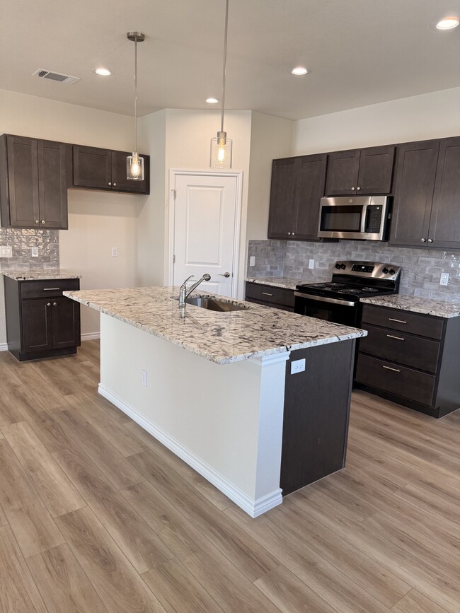 Building Photo - 510 War Admiral Dr