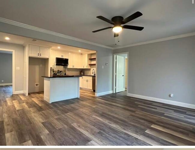 Foto del edificio - 2722 Gladstone Dr