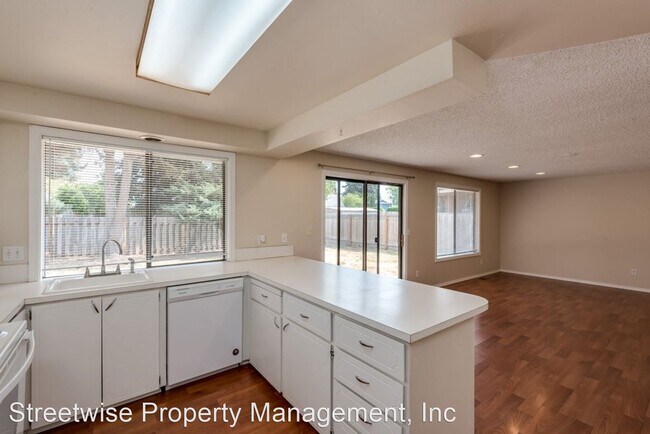 Building Photo - 3 br, 2 bath House - 1350 NW Lancashire Ct