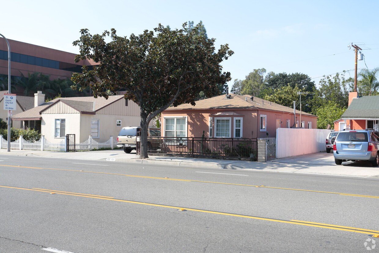 Primary Photo - 822 N Flower St