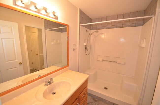Foto del edificio - GREAT LOCATION.  RECENTLY RENOVATED.  CEDA...