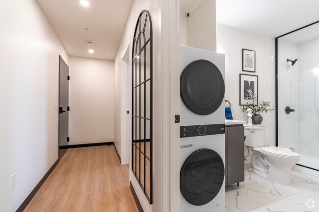 1BR, 1BA - 605SF - Bathroom/Laundry - 28 N