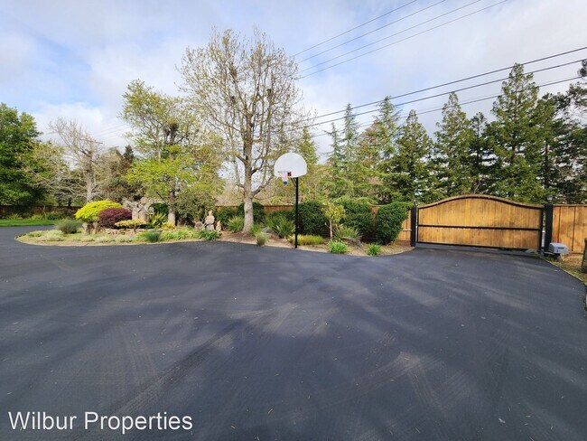 Foto del edificio - 6 br, 4 bath House - 139 Watkins Ave