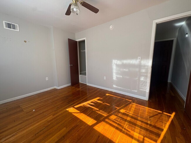 Foto del edificio - 233 Barnes Ave