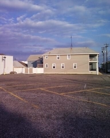 side view - 413 E Glenwood Ave