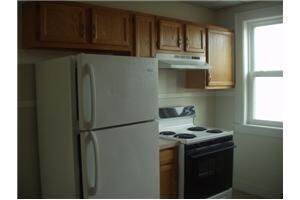 Kitchen - 738 Niagara St
