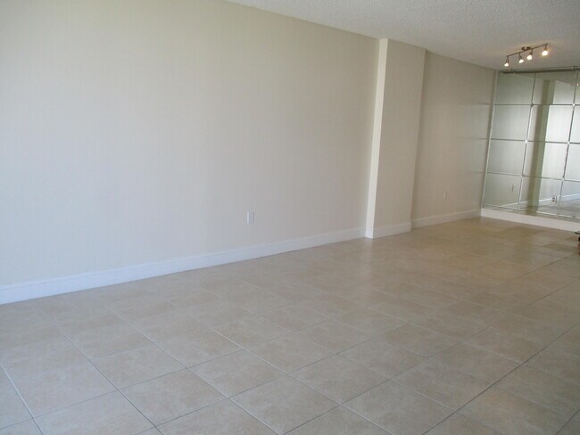 Foto del edificio - 2801 NE 183rd St