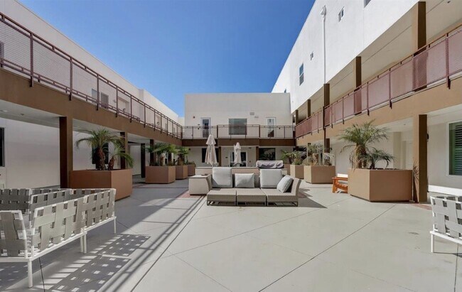 Foto del edificio - 1048 Monroe St