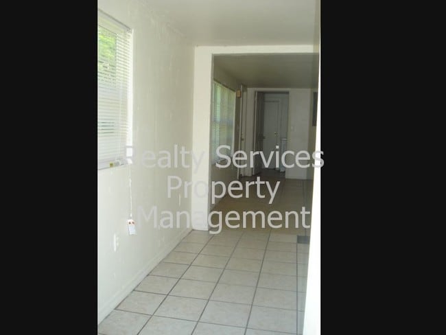 Building Photo - 4457 Greenwood Ave