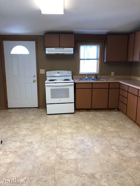 Building Photo - 3 br, 1 bath  - 324 W Main St Unit #1