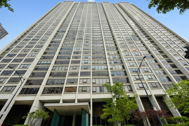 Foto del edificio - 2800 N Lake Shore Dr