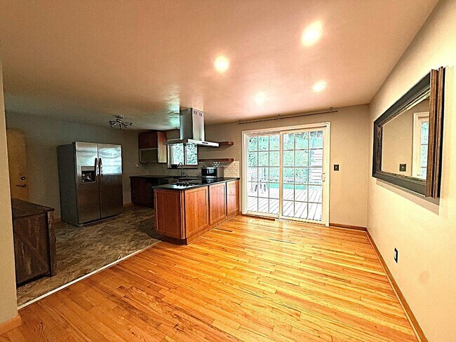 Foto del edificio - 908 Chestnut Ln