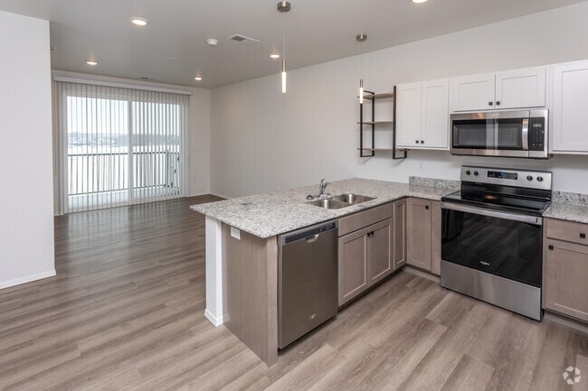 2BR, 2BA - 977SF - The Crimson - Residential