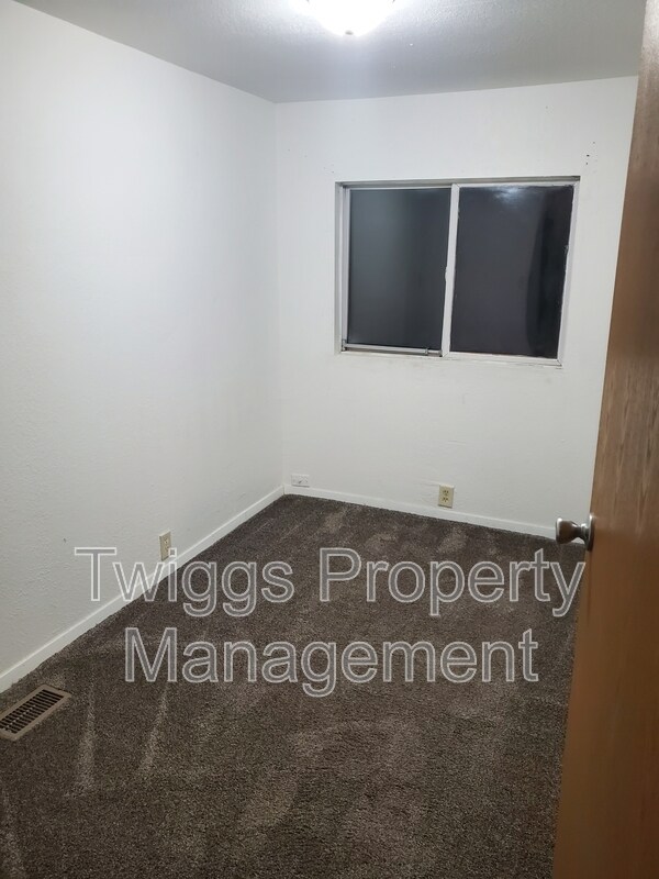 Foto del edificio - 107 Gumbo Dr