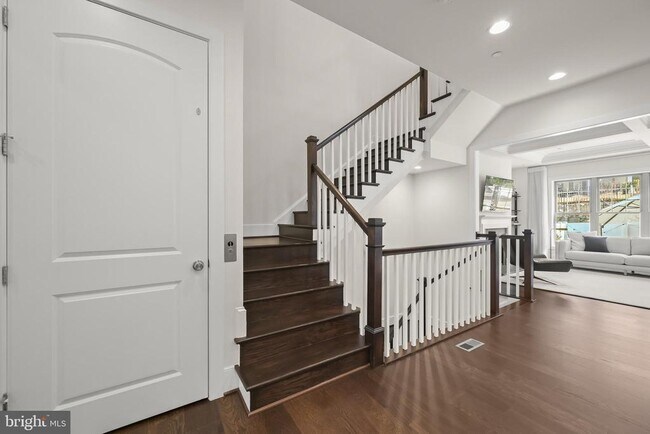 Building Photo - 131 Bytham Ridge Ln