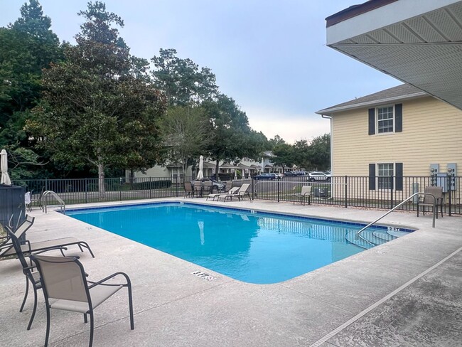 Foto del edificio - 3-Bed/3-Bath Condo in Chase Hollow Availab...