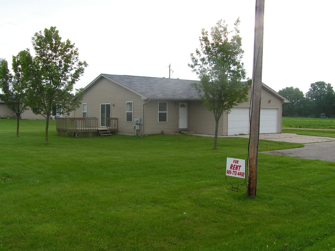 3391 E River Rd Unit Duplex, Mount Pleasant, MI 48858 Condo for Rent