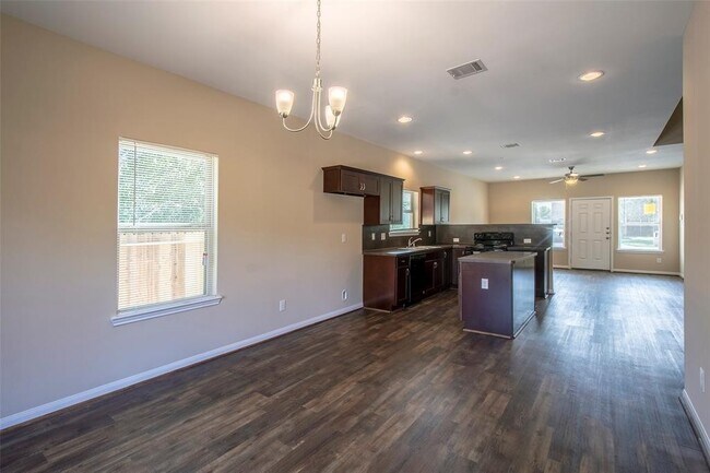 Foto del edificio - 8530 Homewood Ln