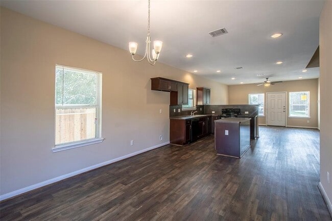 Building Photo - 8530 Homewood Ln