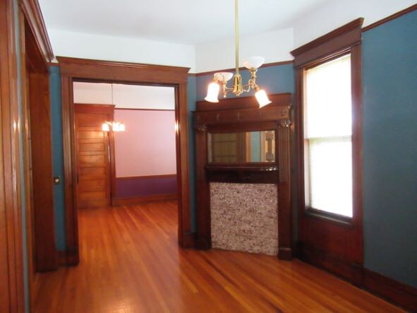 Building Photo - 1702 S Spring St