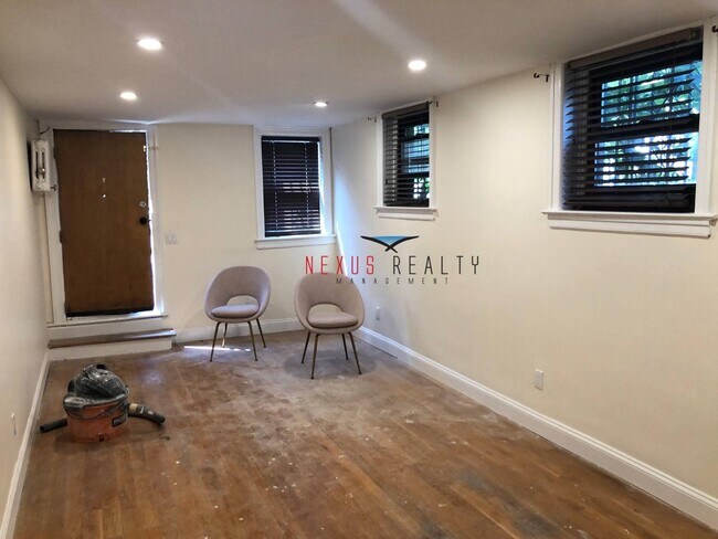 Building Photo - 25-22 35th Ave