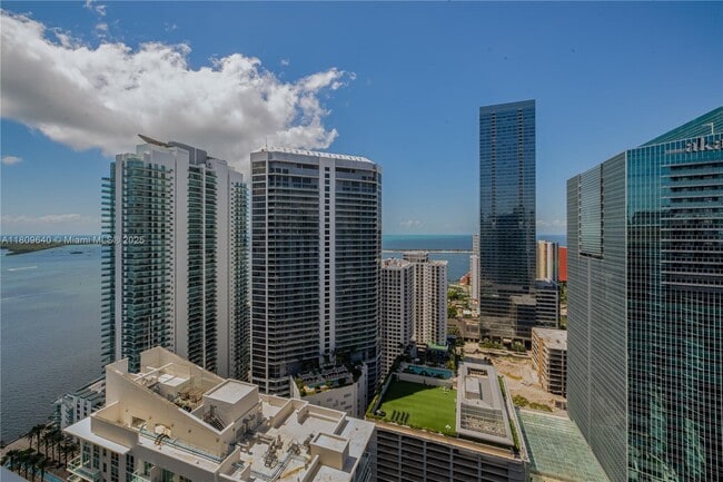 Foto del edificio - 1200 Brickell Bay Dr