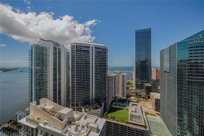 Building Photo - 1200 Brickell Bay Dr