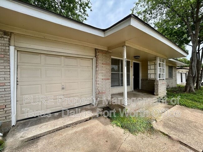 Building Photo - 2411 E Mitchell St
