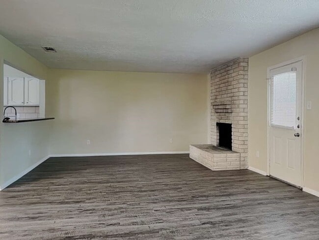 Building Photo - 14234 Montaigne Dr