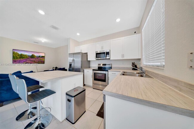 Foto del edificio - 2699 SE 19th St