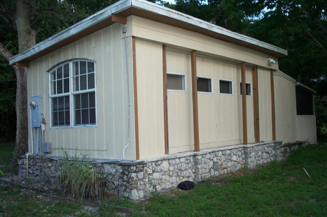 Foto del edificio - 1170 St Clair Shores Rd