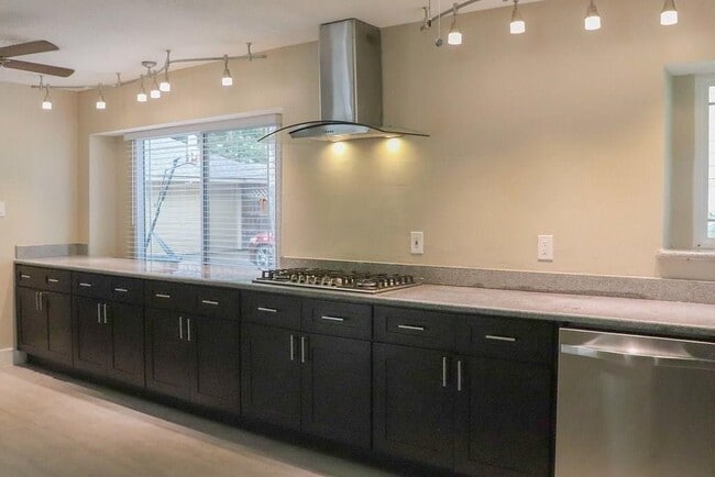 Building Photo - 6410 Trailway Ln