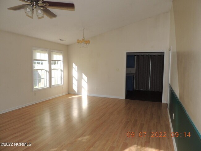 Building Photo - 120 Waterfall Dr