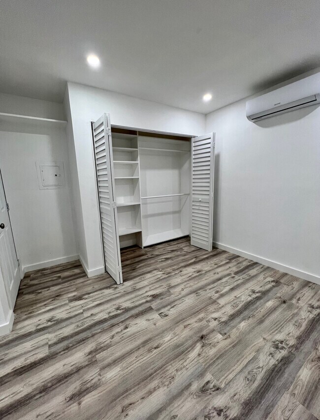 closet - 14005 SW 48th Ter